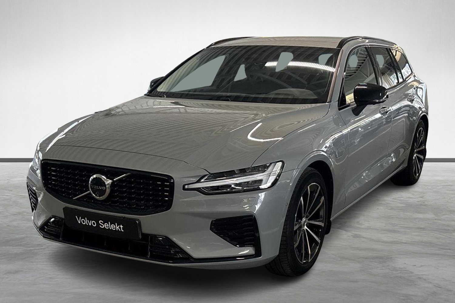 V60 T6 Plus Dark Nordic Edition image