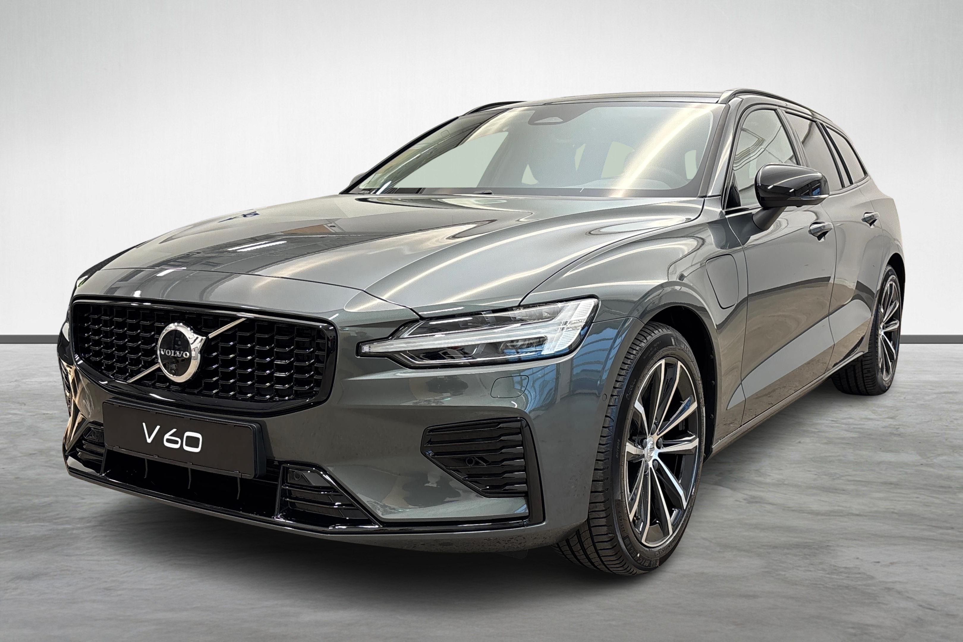 V60 T6 Plus Dark Nordic Edition image