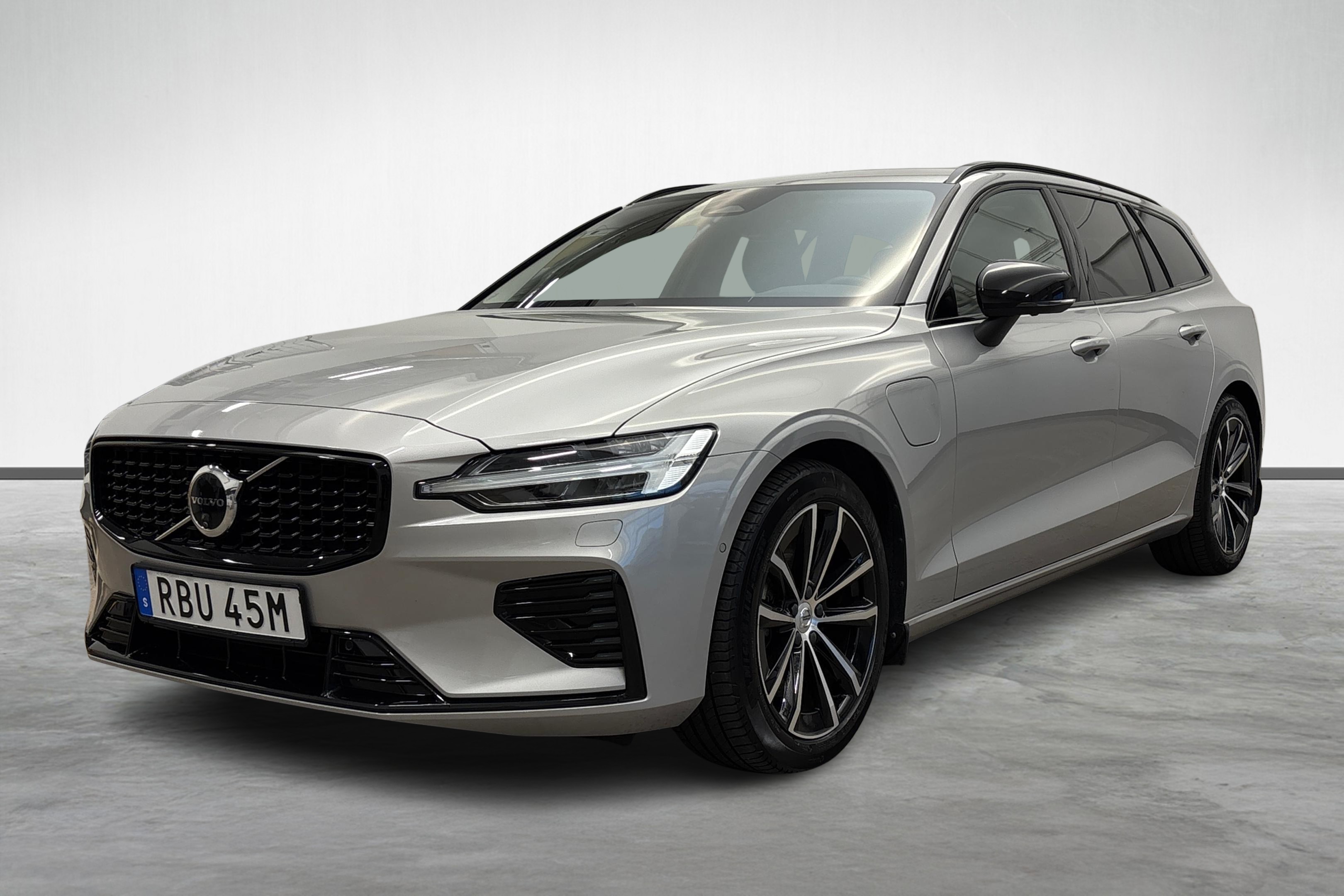V60 T6 Plus Dark Nordic Edition image