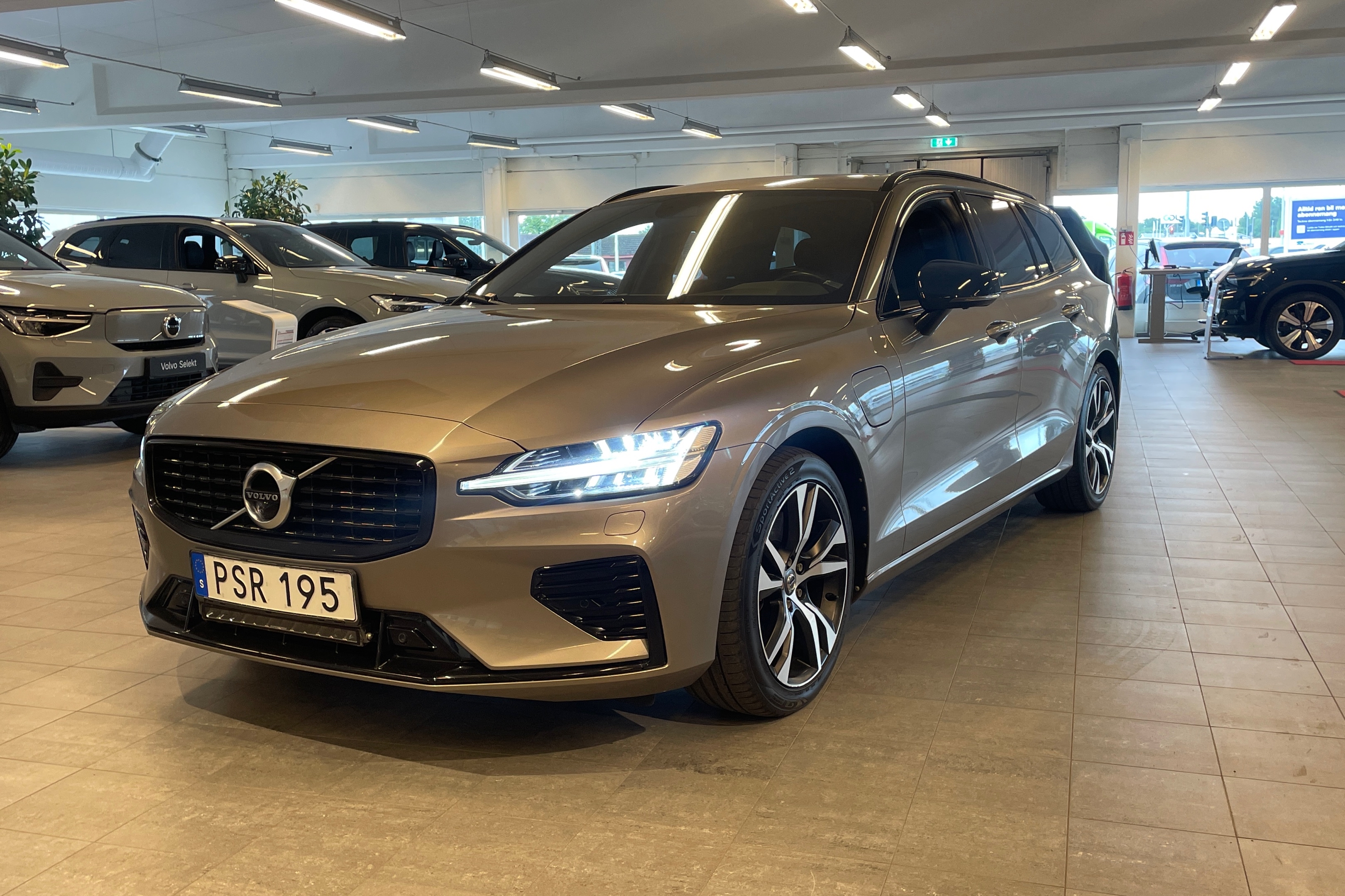 V60 T8 TE R-Design image