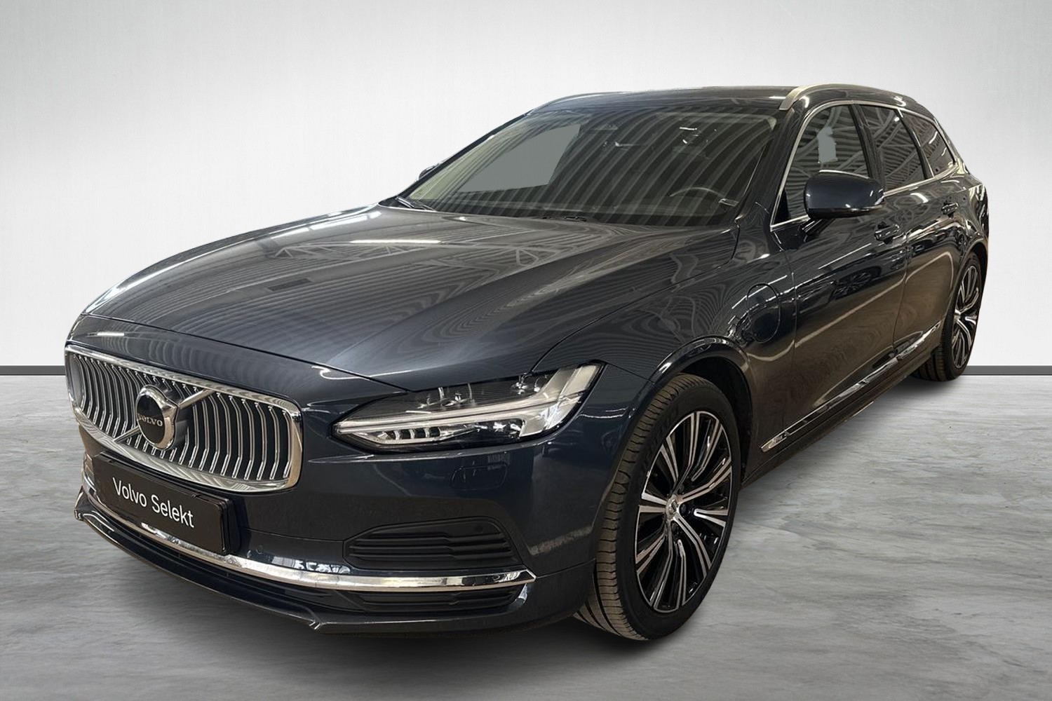 V90 Recharge T6 Core Edition image