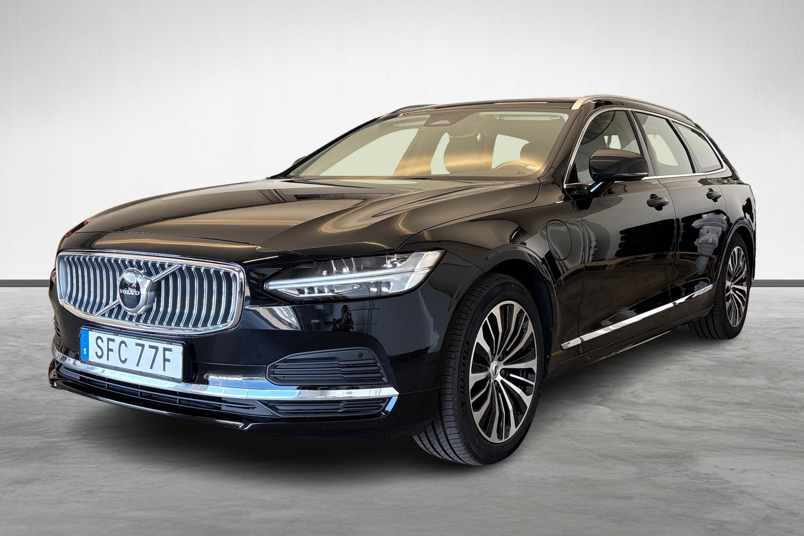 V90 Recharge T6 Core Edition image