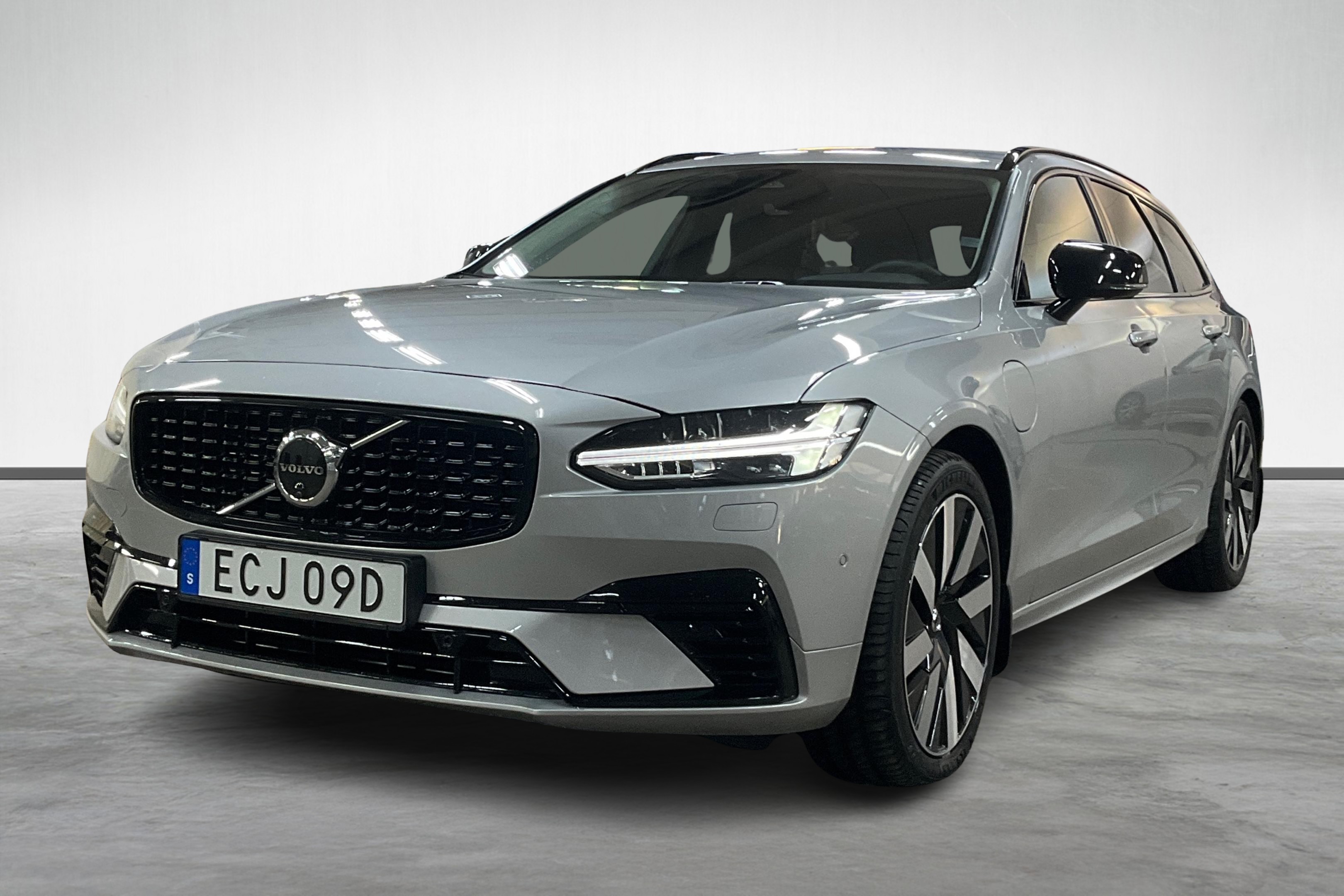 V90 T6 Plus Dark Edition image