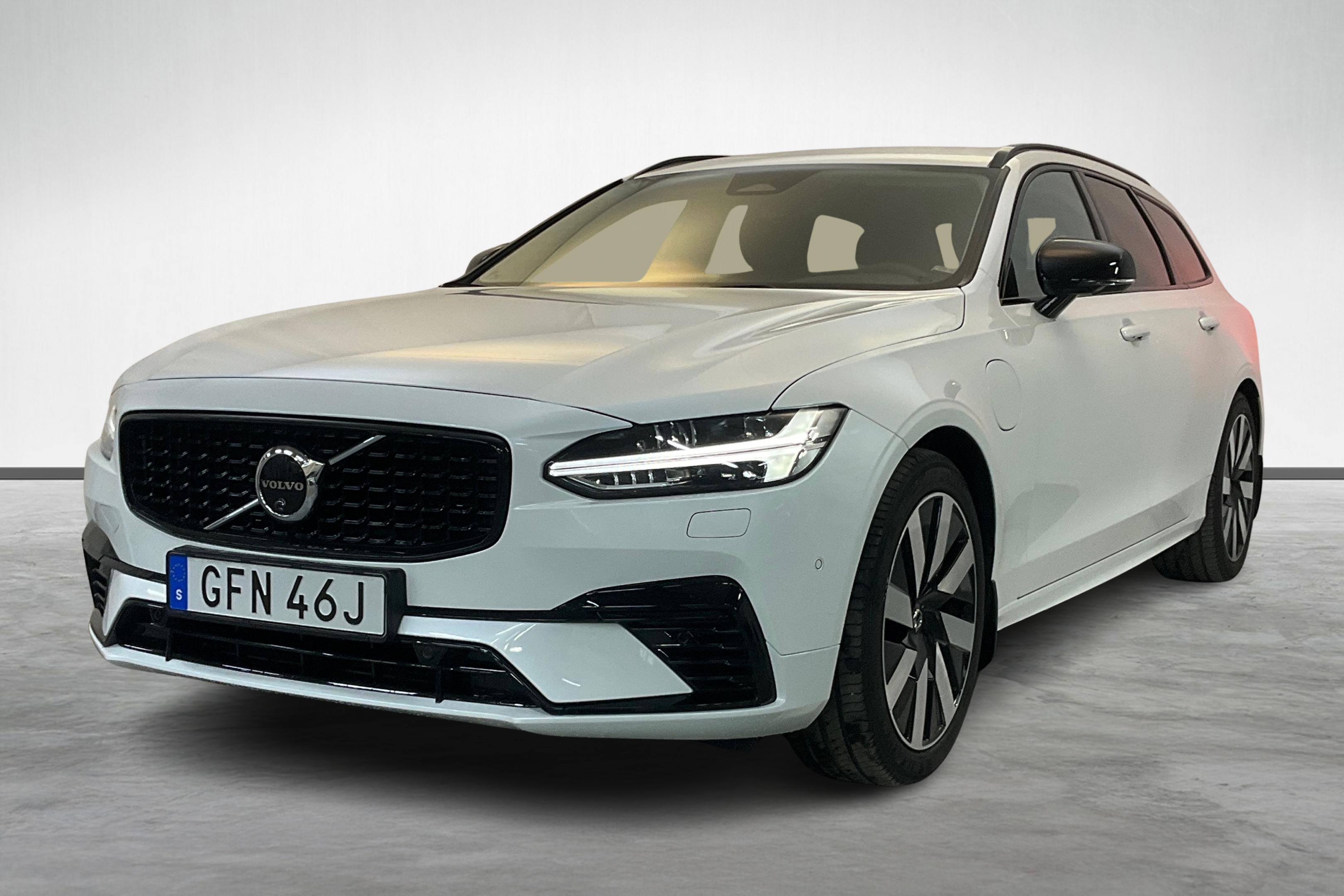 V90 T6 Plus Dark Edition image