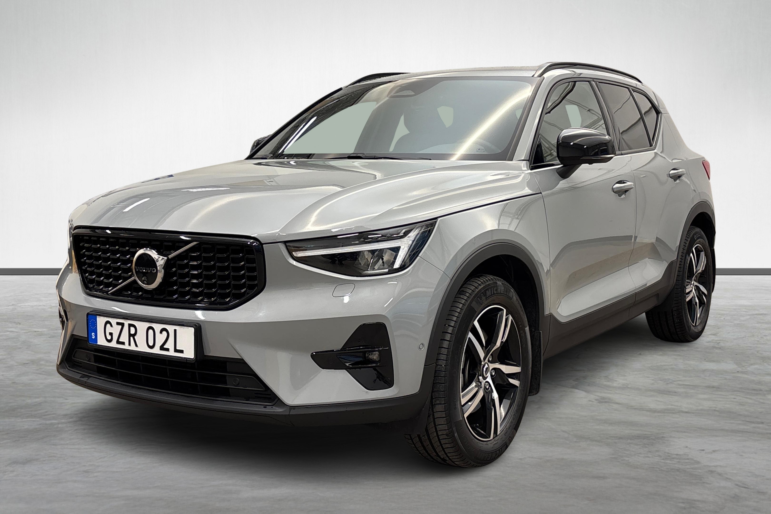 XC40 B3 FWD Bensin Plus Dark image