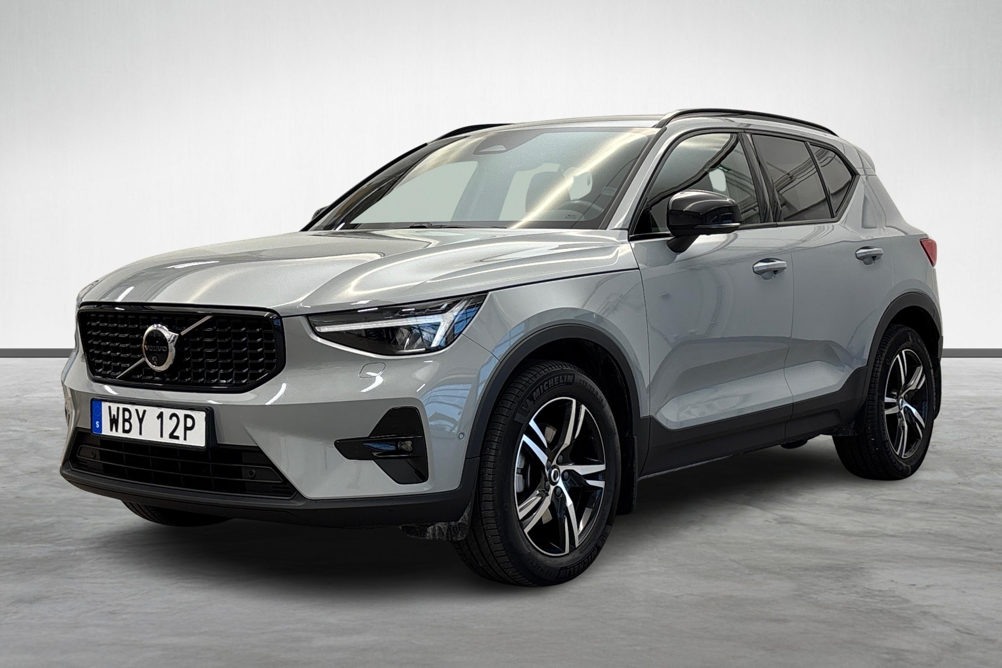 XC40 B3 FWD Bensin Plus Dark image