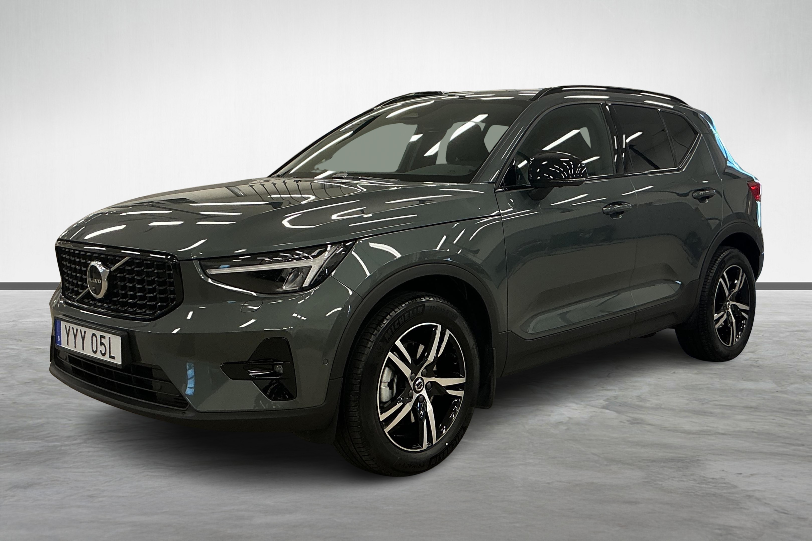 XC40 B3 FWD Bensin Plus Dark image