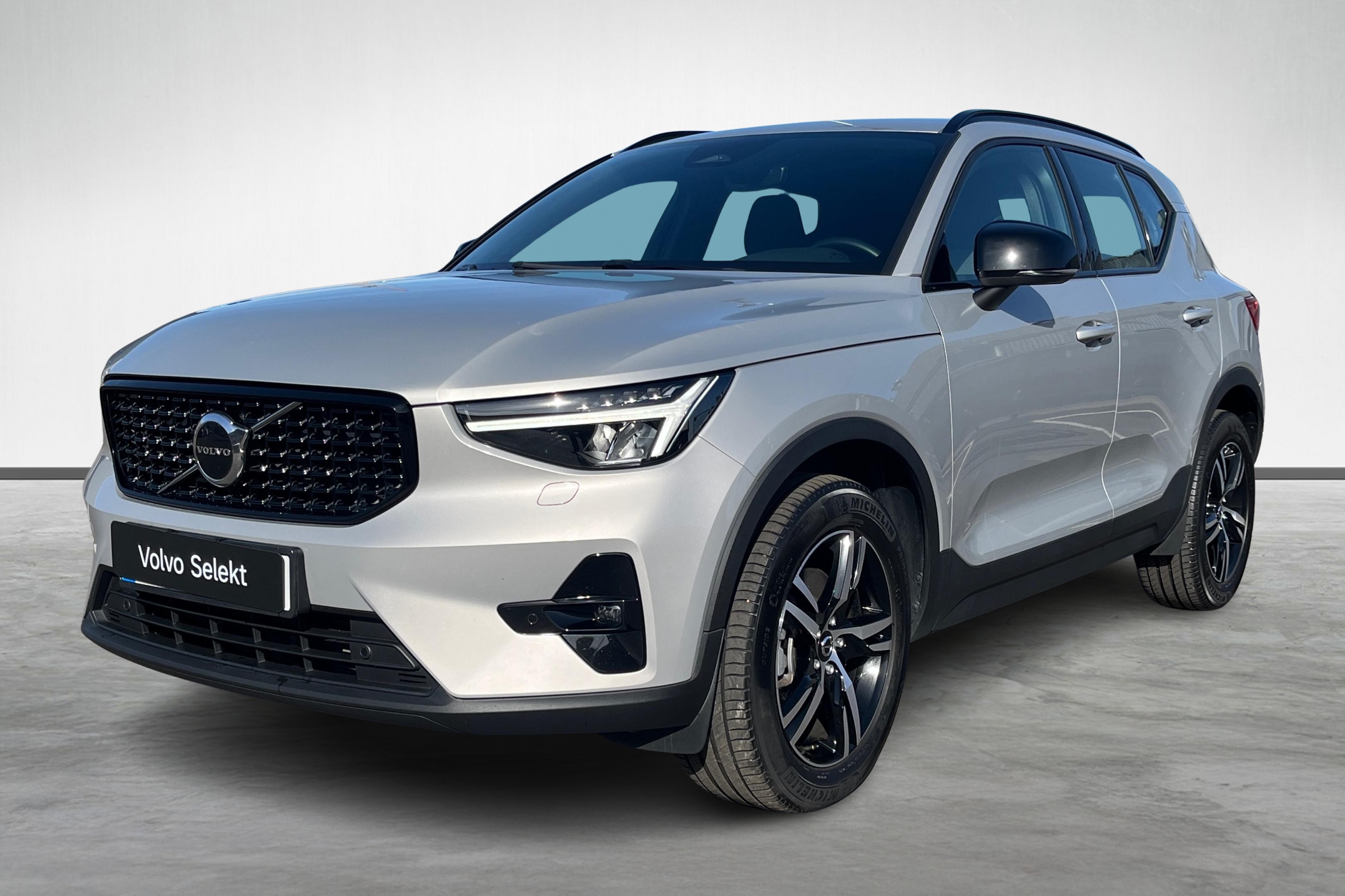 XC40 B3 FWD Bensin Plus Dark image