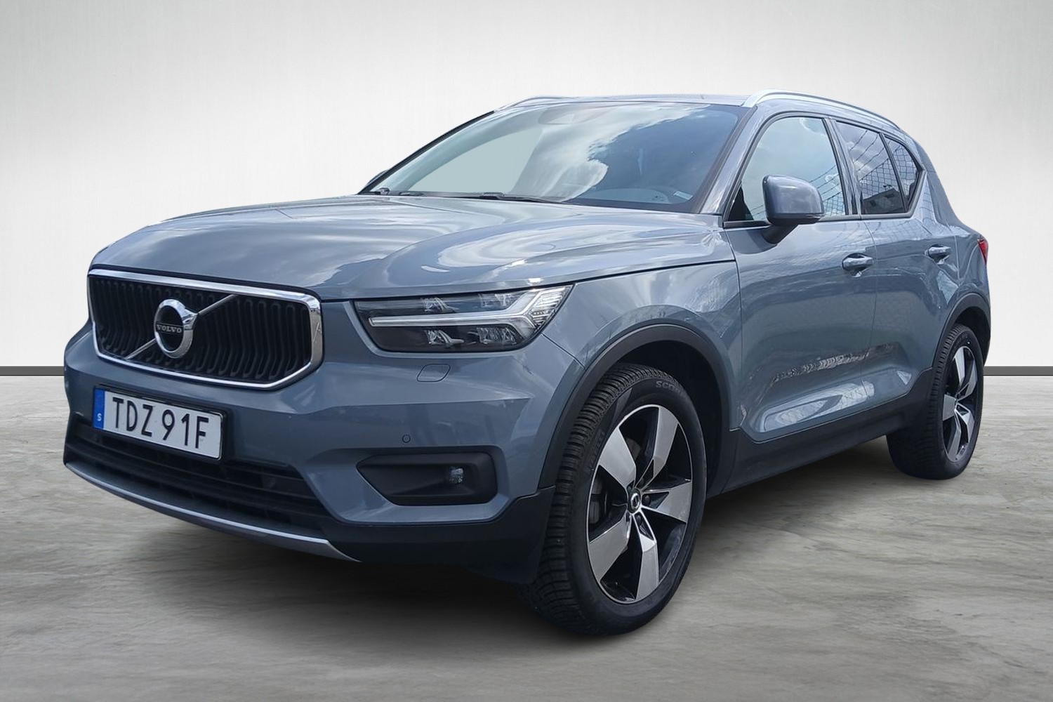 XC40 B4 AWD Bensin Mom Adv Navi Pro Edt image