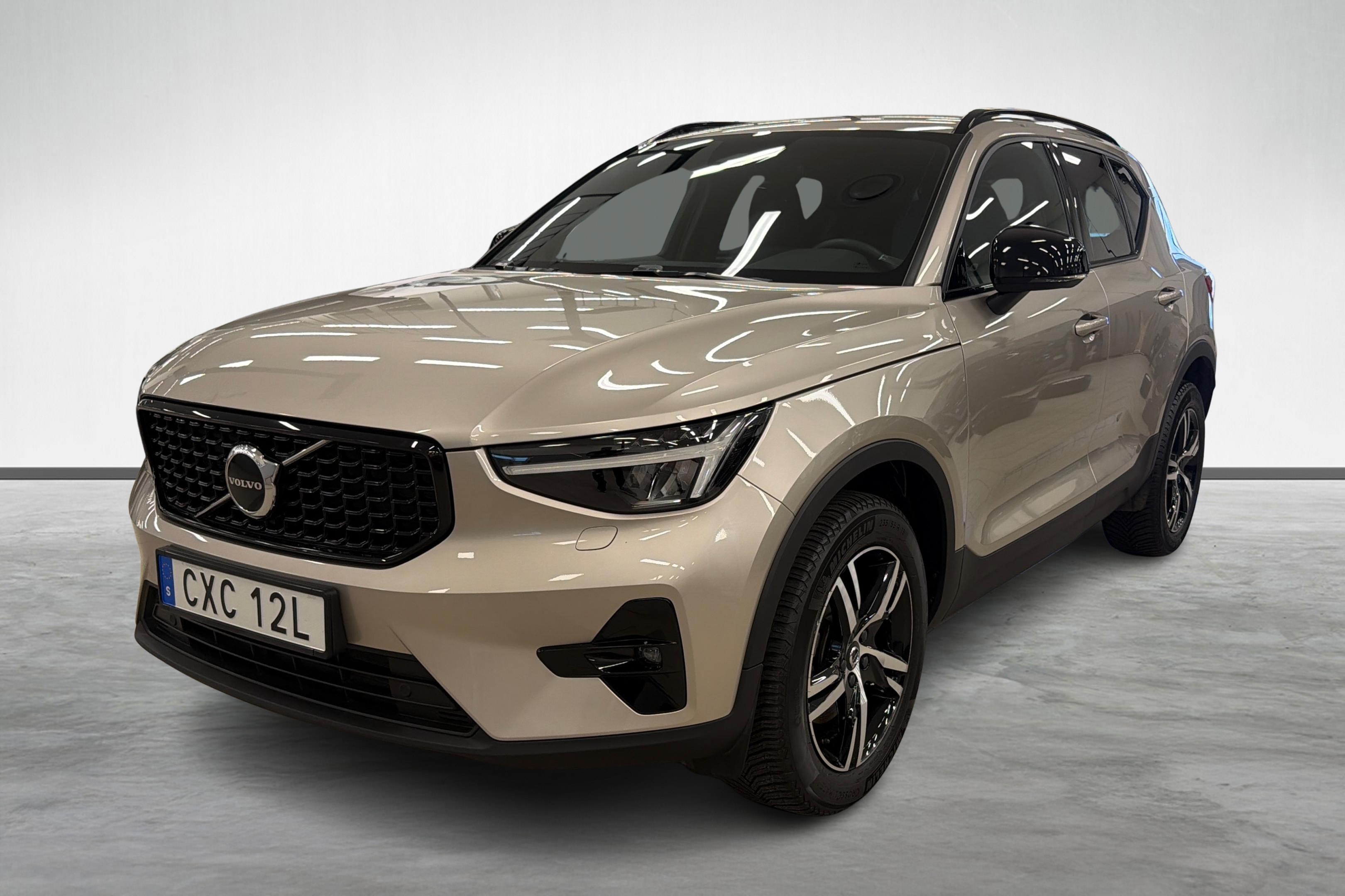 XC40 B4 FWD Bensin Plus Dark image