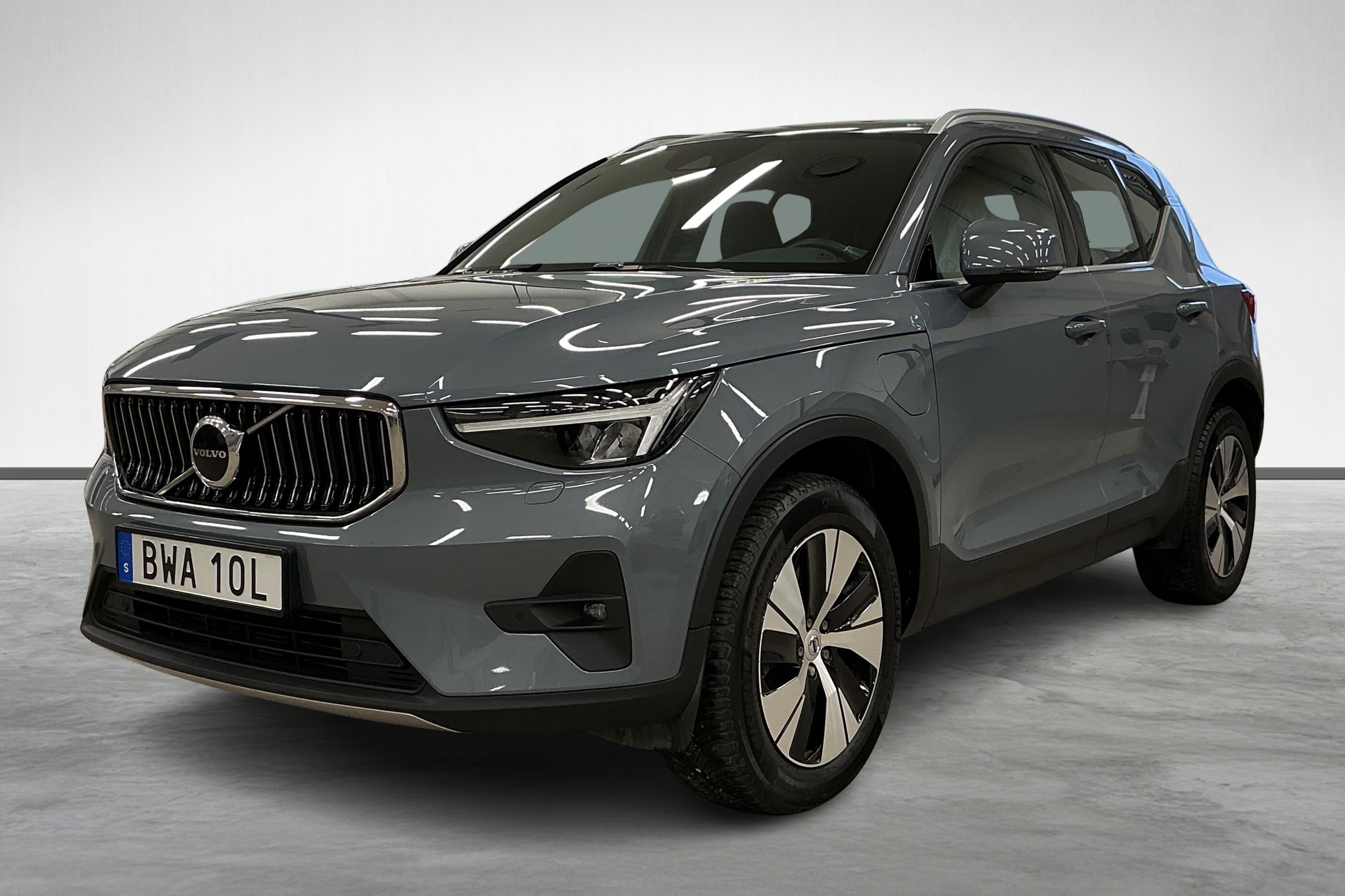 XC40 Recharge T4 Core Bright image