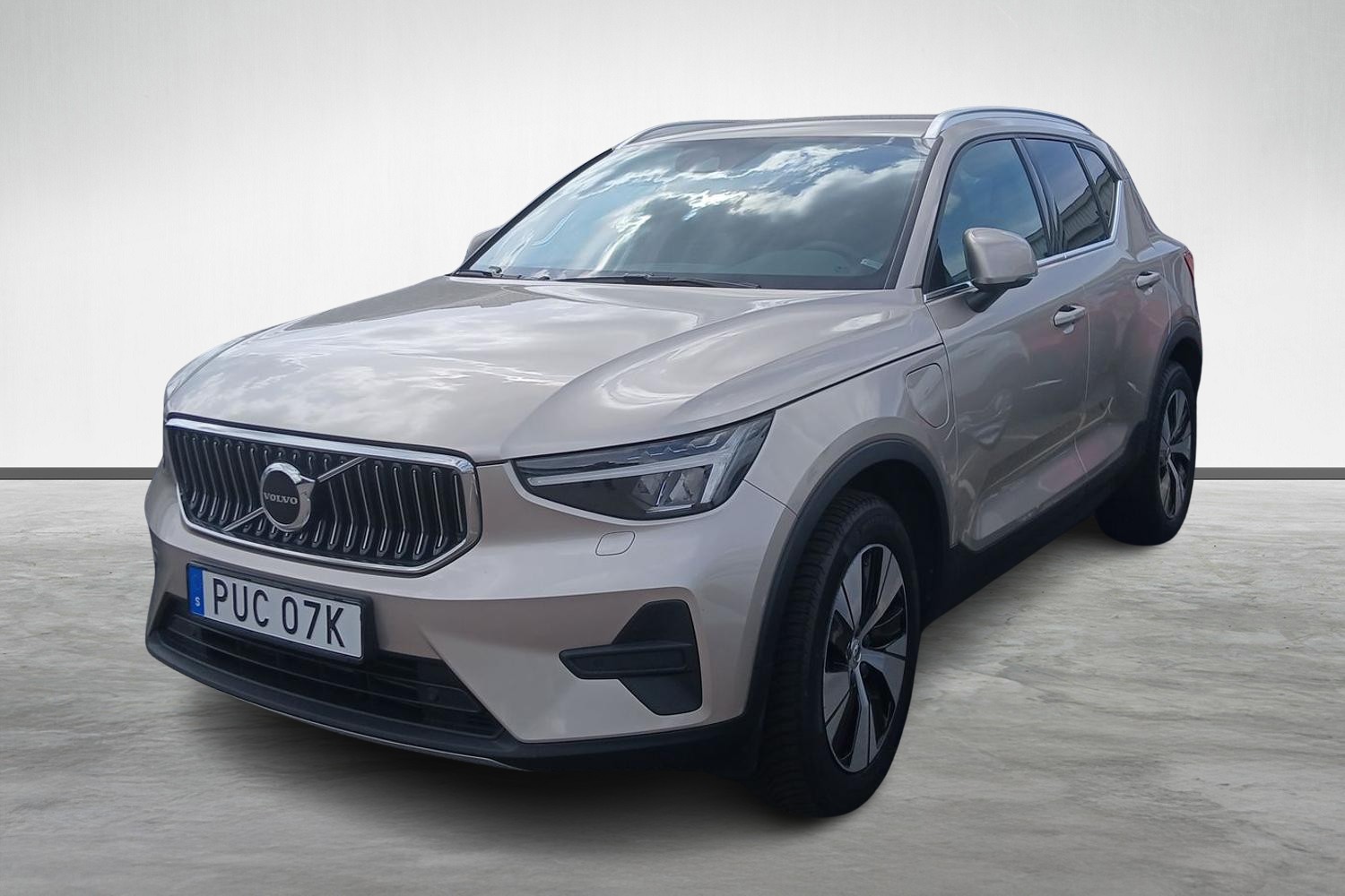 XC40 Recharge T4 Core Bright image