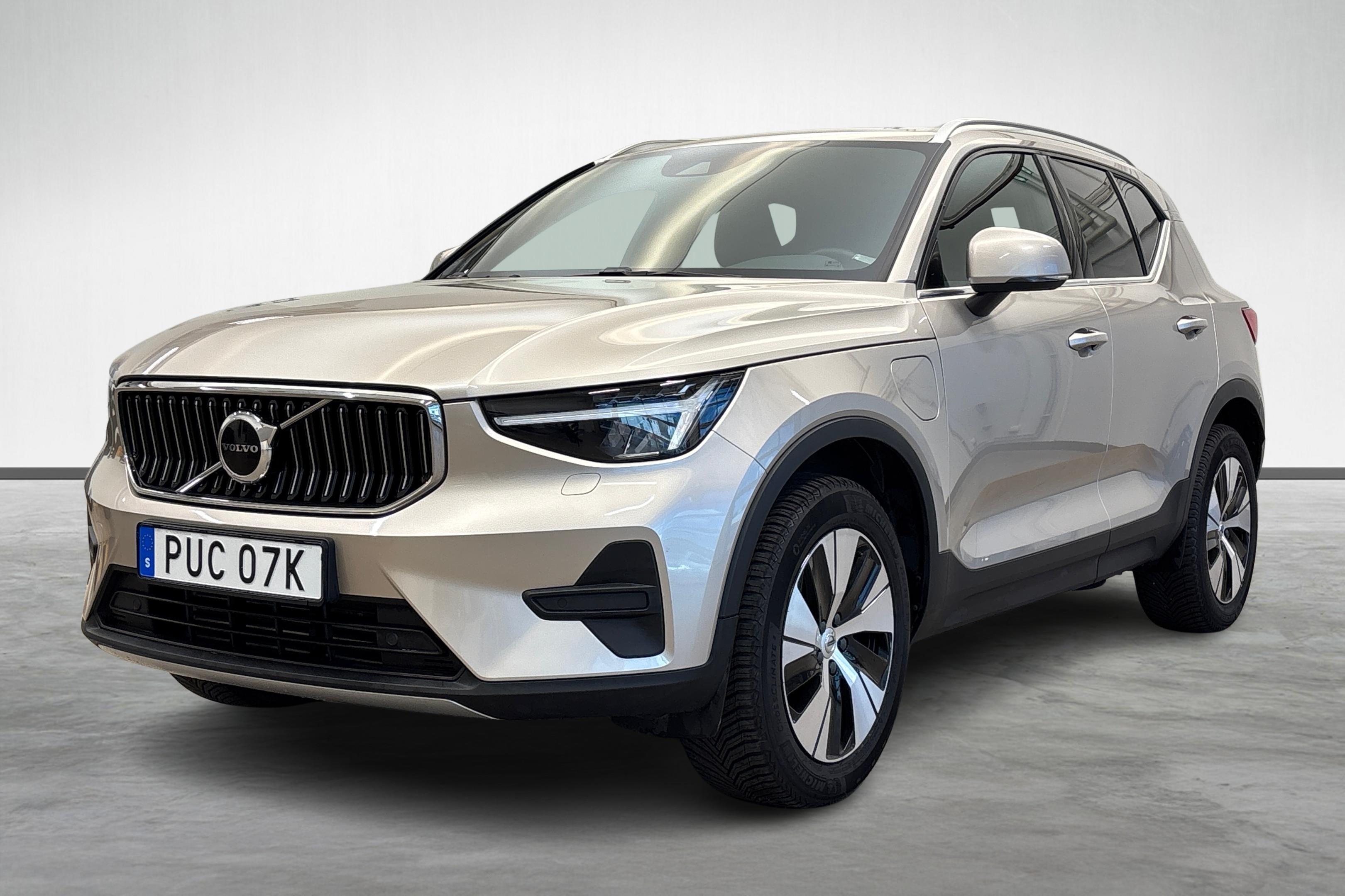 XC40 Recharge T4 Core Bright image