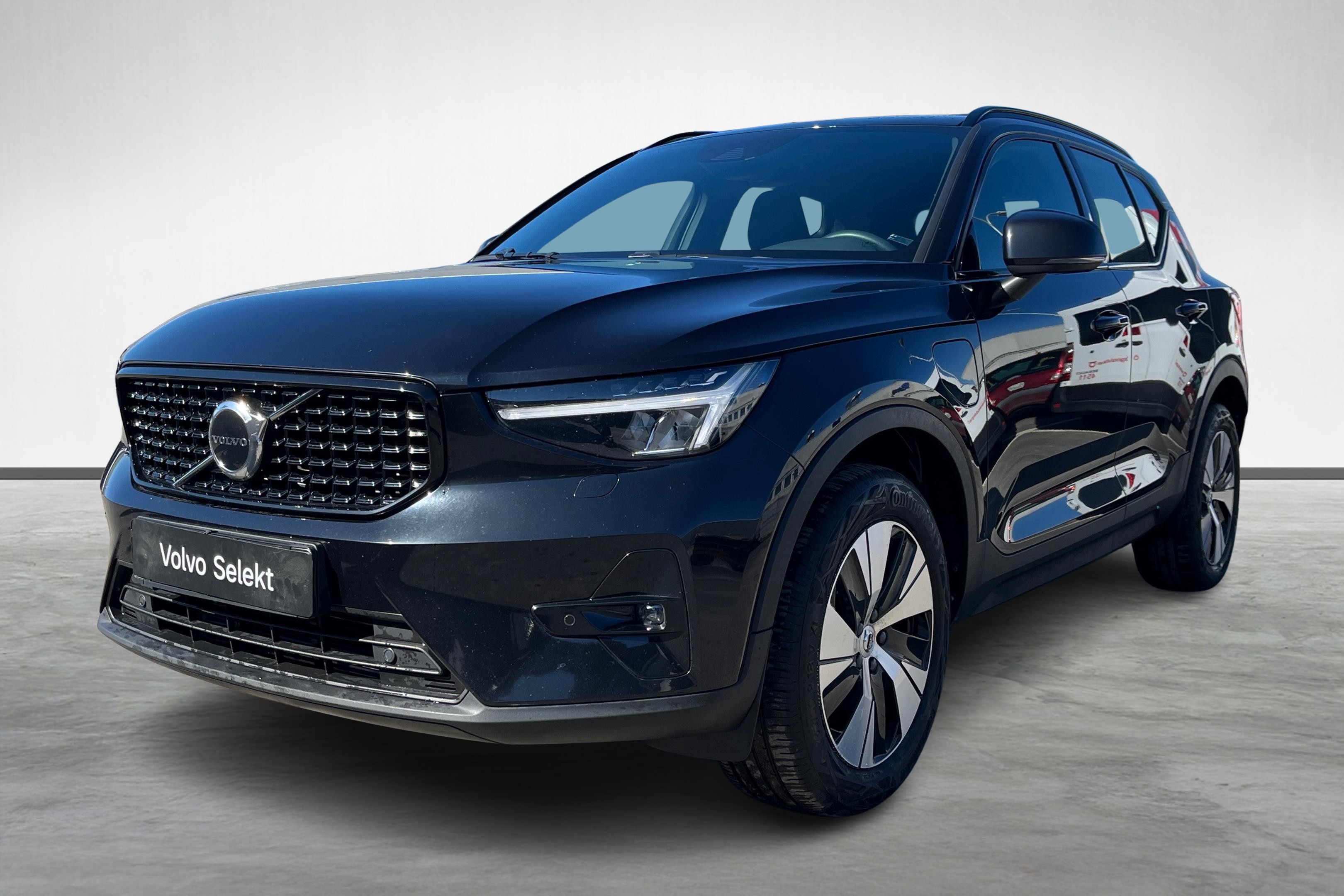 XC40 Recharge T4 Plus Dark image