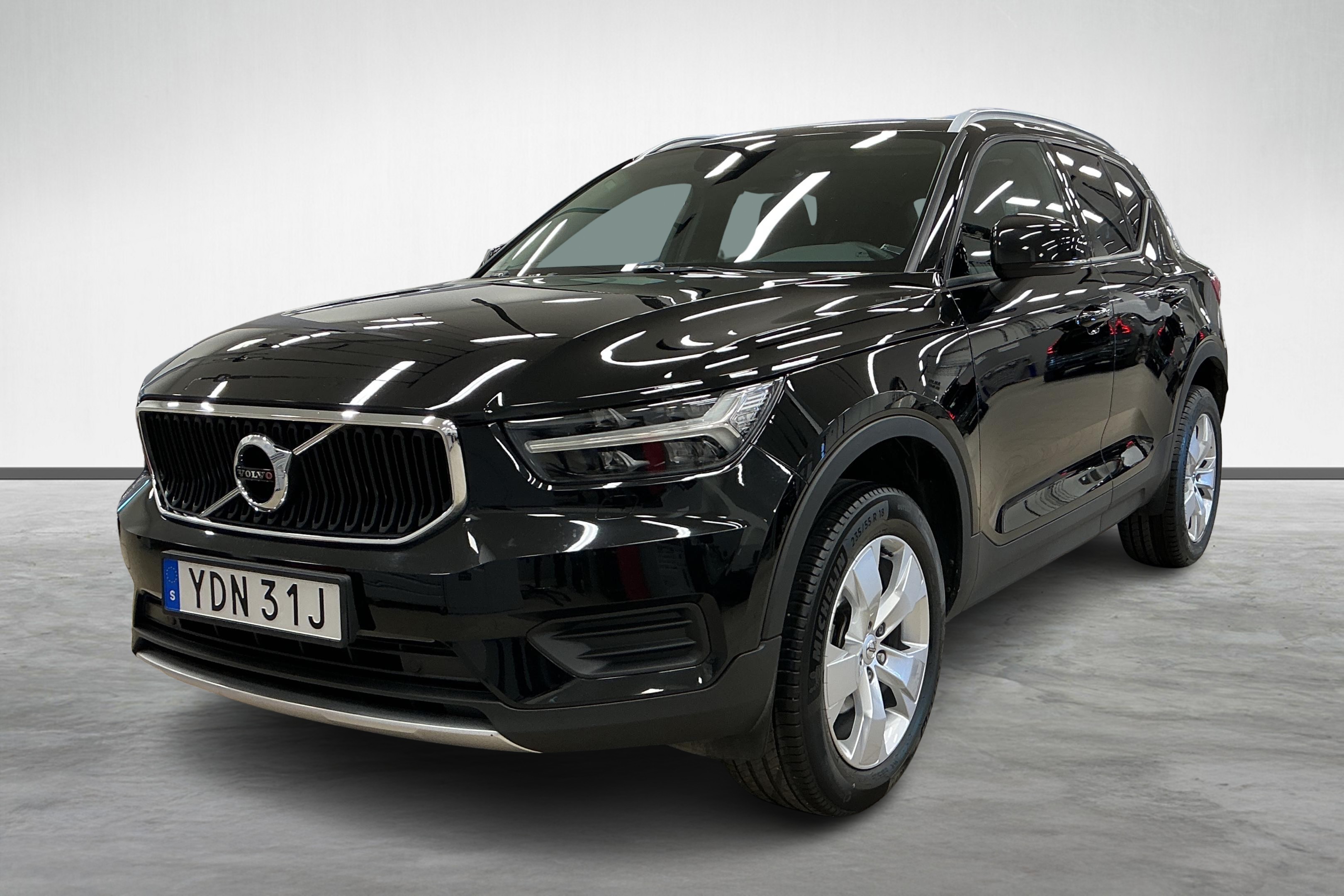 XC40 T2 FWD Momentum image