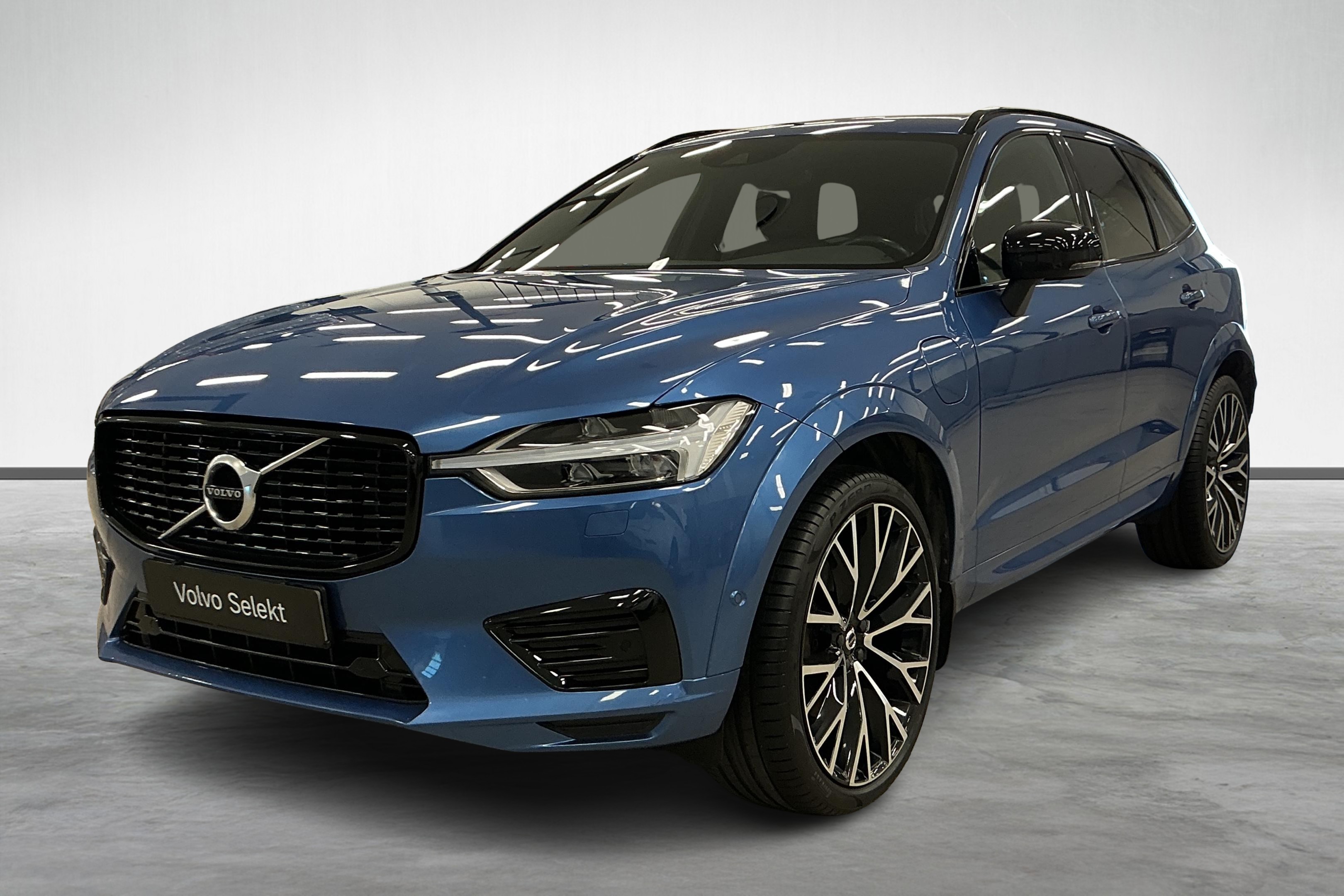 XC60 Recharge T6 R-Design image