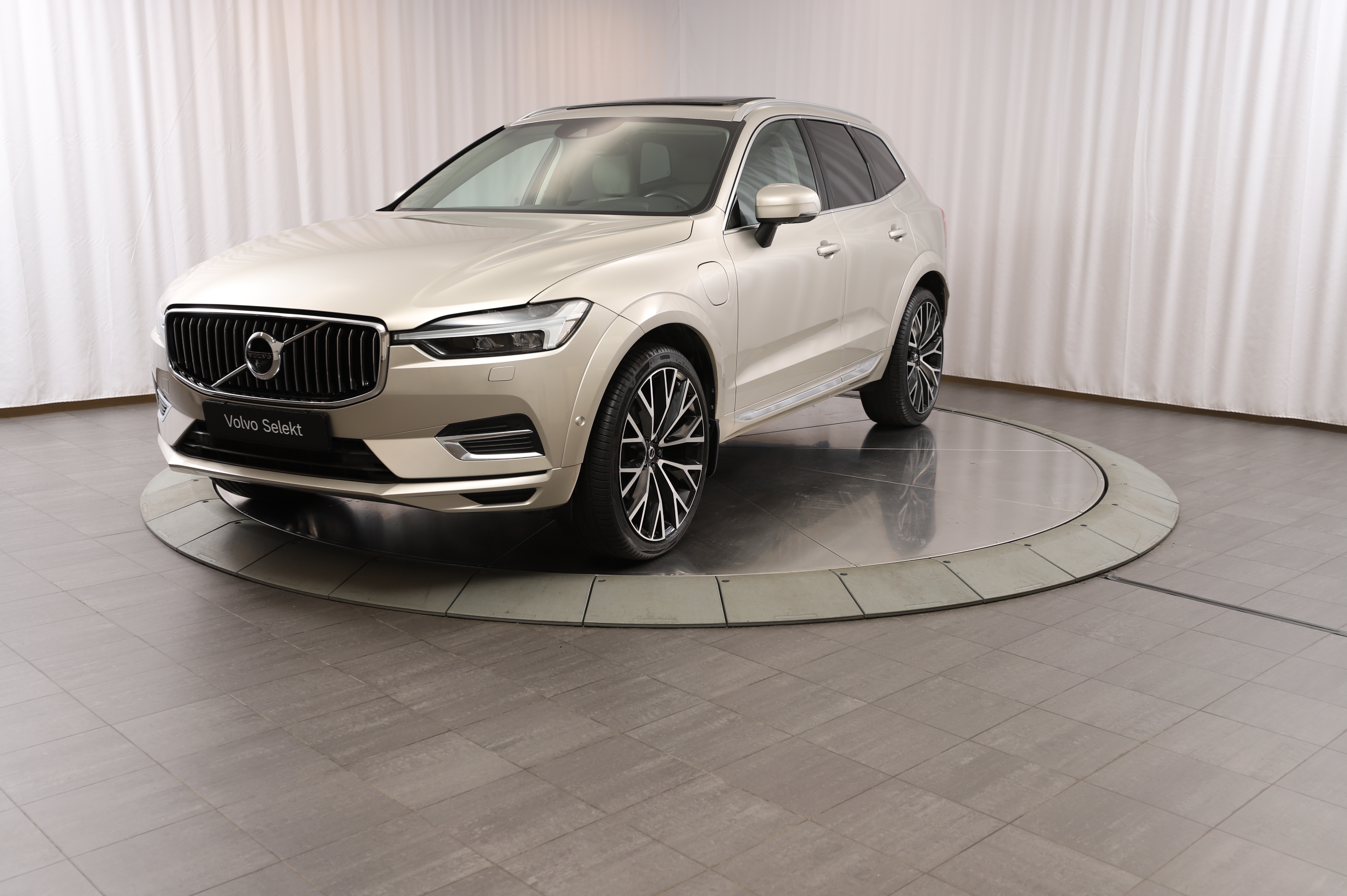 XC60 Recharge T8 Inscription T image