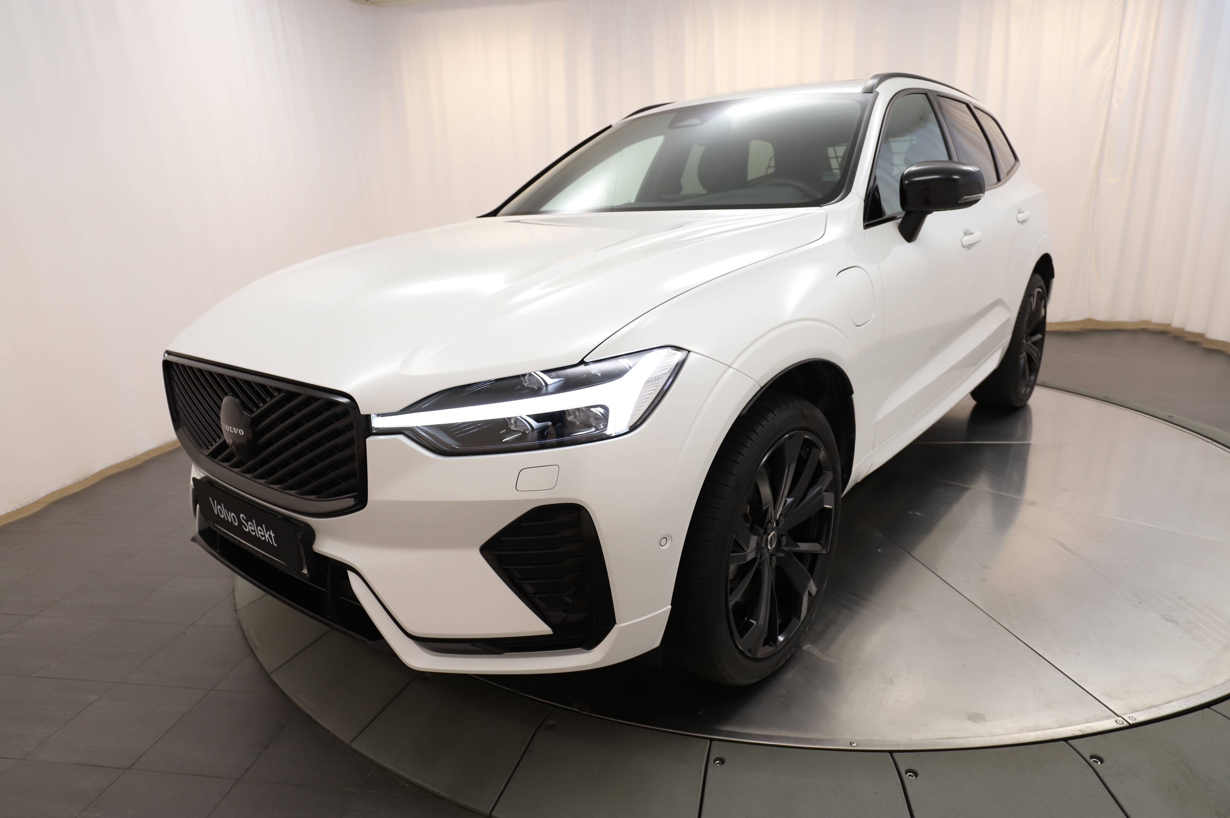 XC60 T6 Plus Black Nordic Edition image