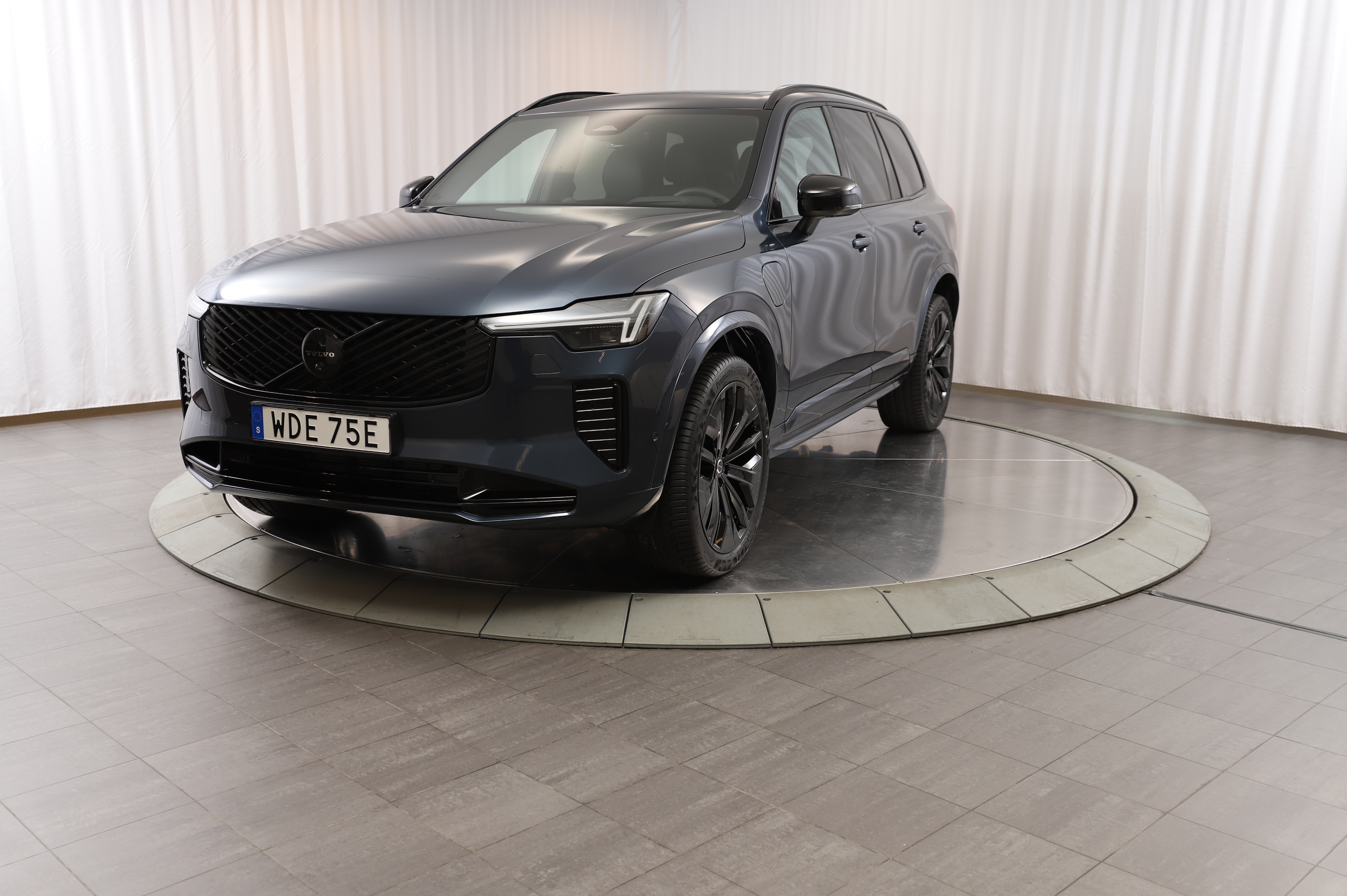 XC90 T8 Ultra Black Edition image