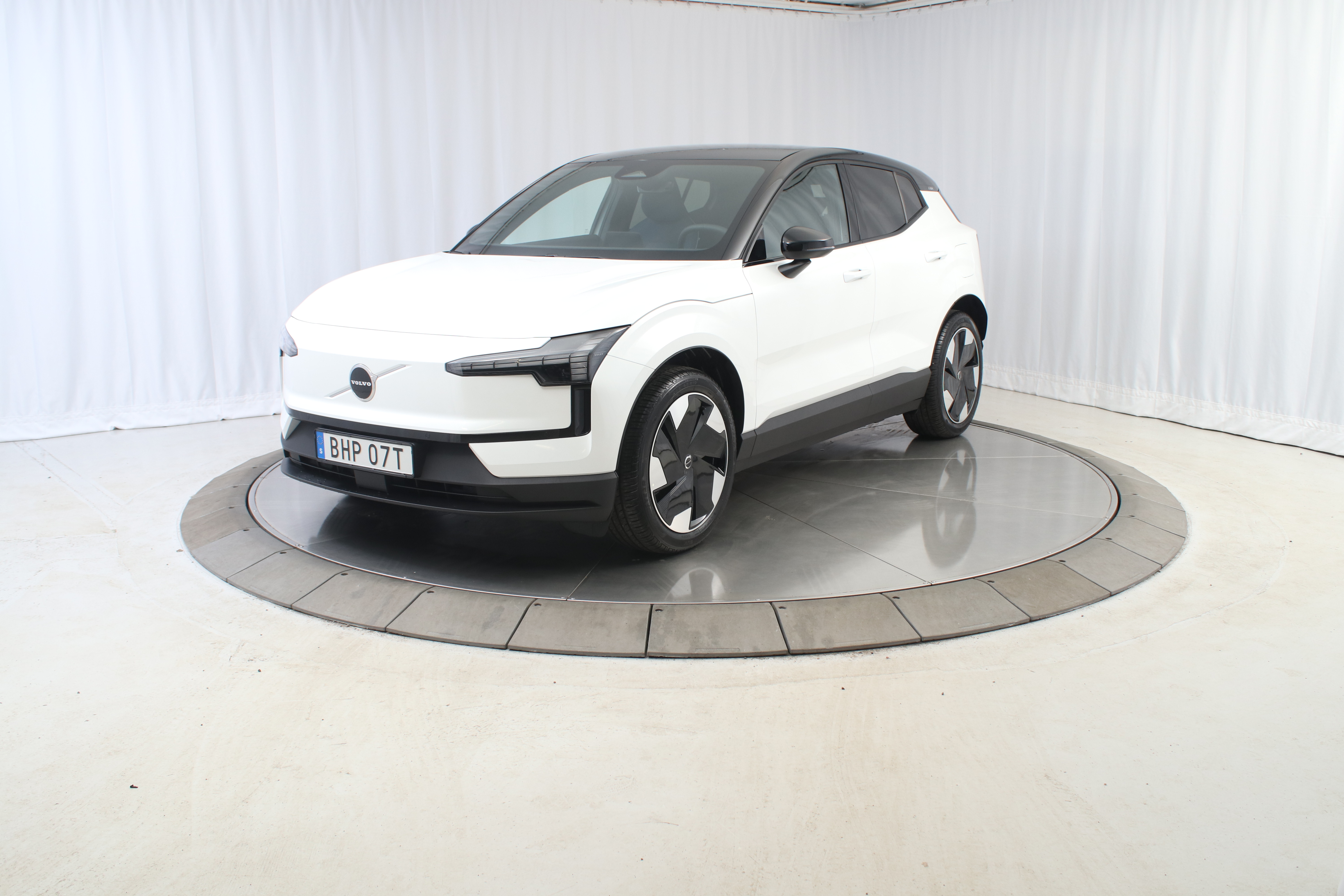 EX30 Twin Motor Performance Plus image