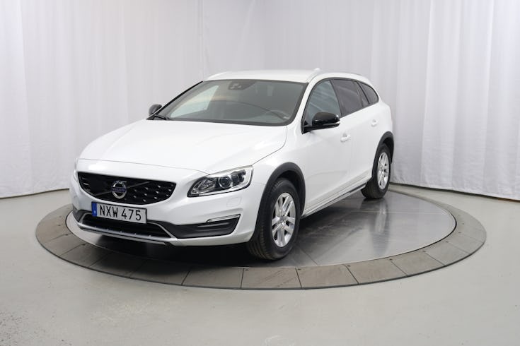 V60 Cross Country D4 AWD Momentum BE image 1