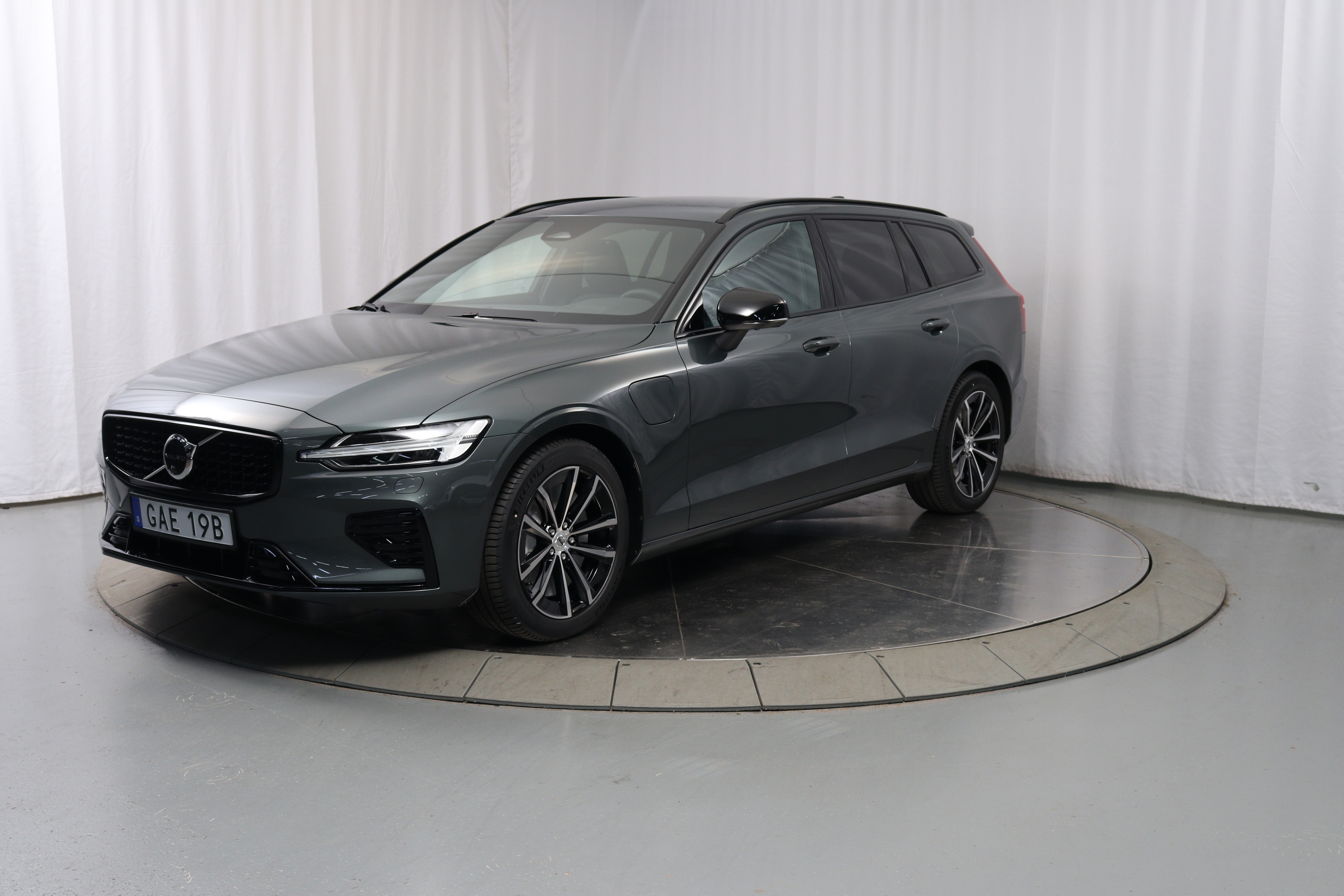 V60 T6 Plus Dark Nordic Edition image