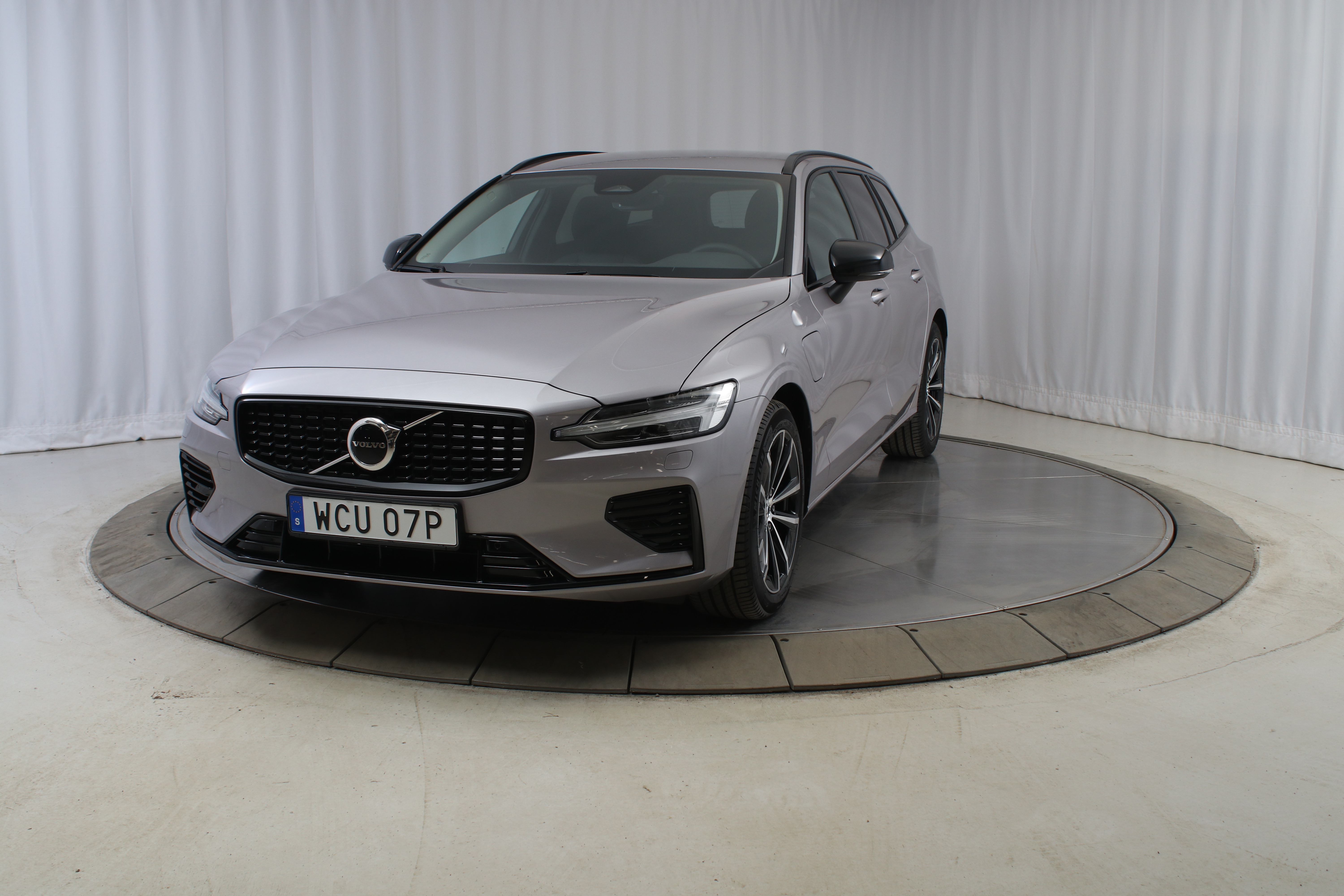 V60 T6 Plus Dark Nordic Edition image