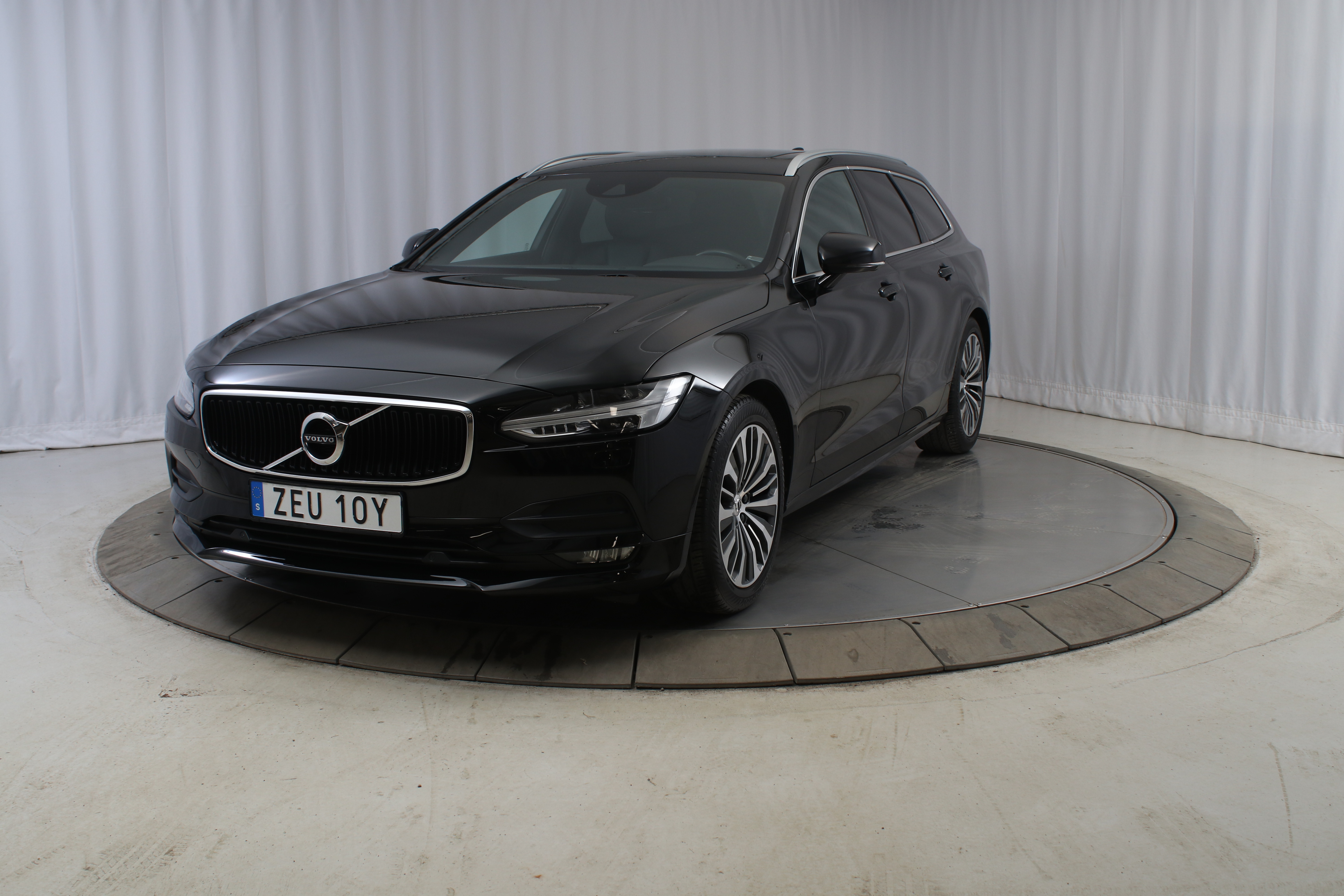 V90 D4 AWD Momentum Advanced SE II image