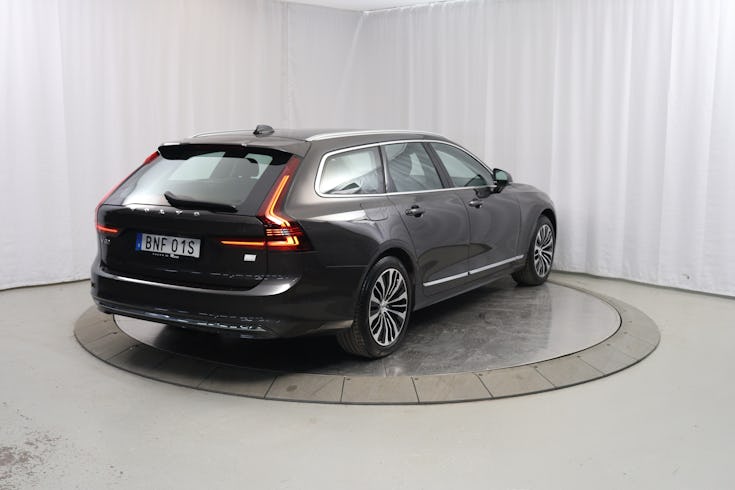 V90 Recharge T6 Core Edition image 5