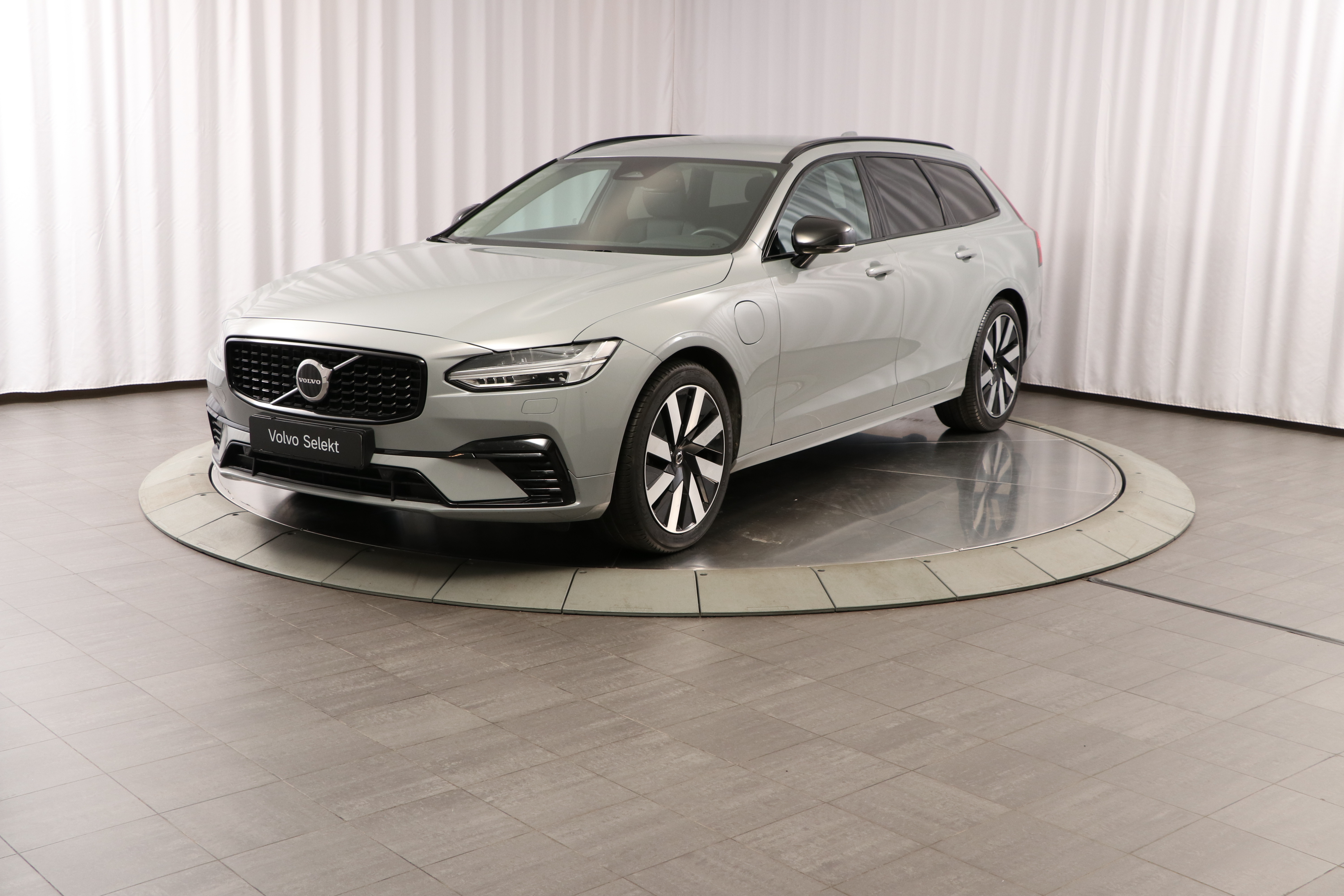 V90 T6 Plus Dark Nordic Edition image