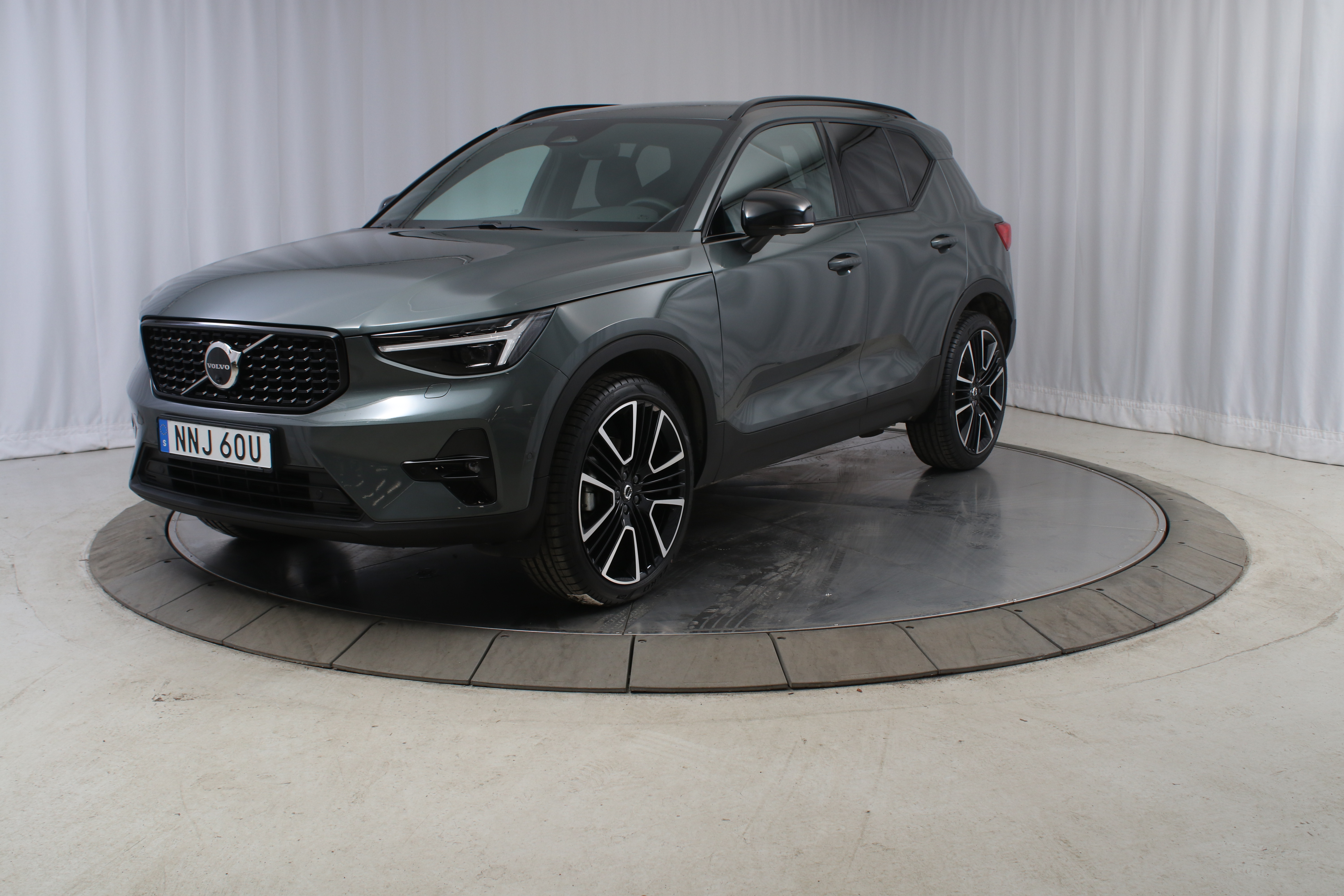XC40 B3 FWD Bensin Plus Dark image
