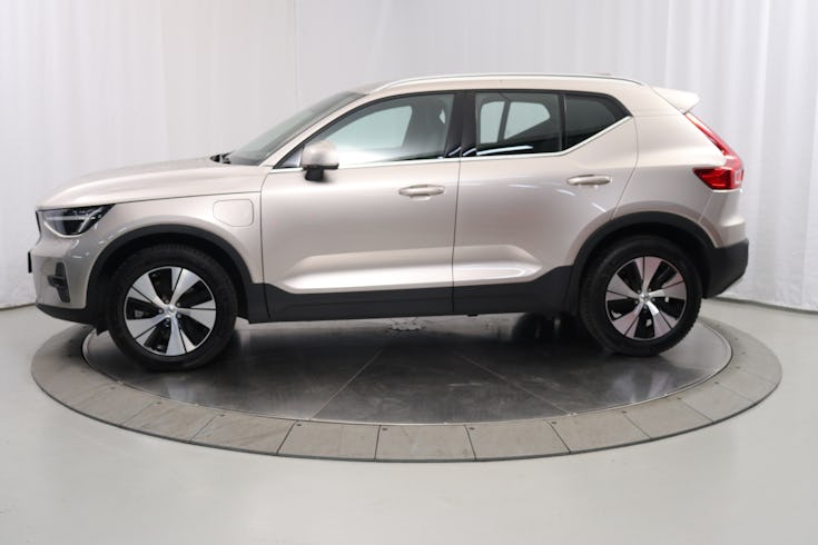 XC40 Recharge T4 Core Bright image 3