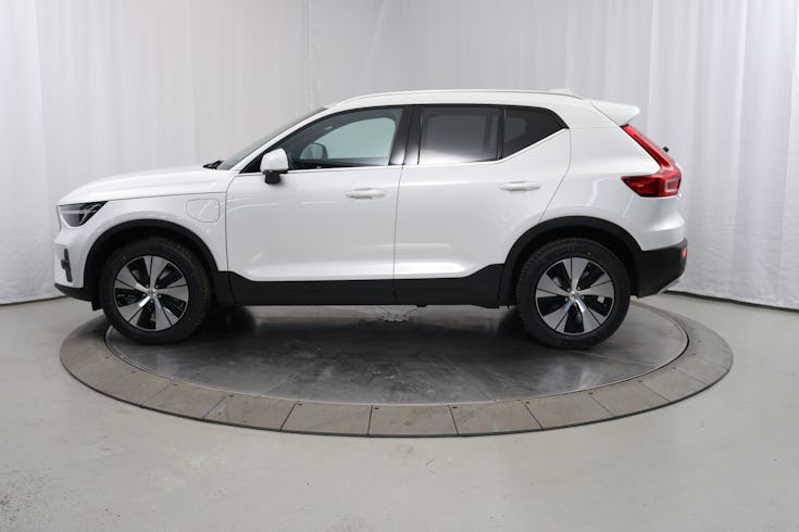 XC40 Recharge T4 Core Bright image 3