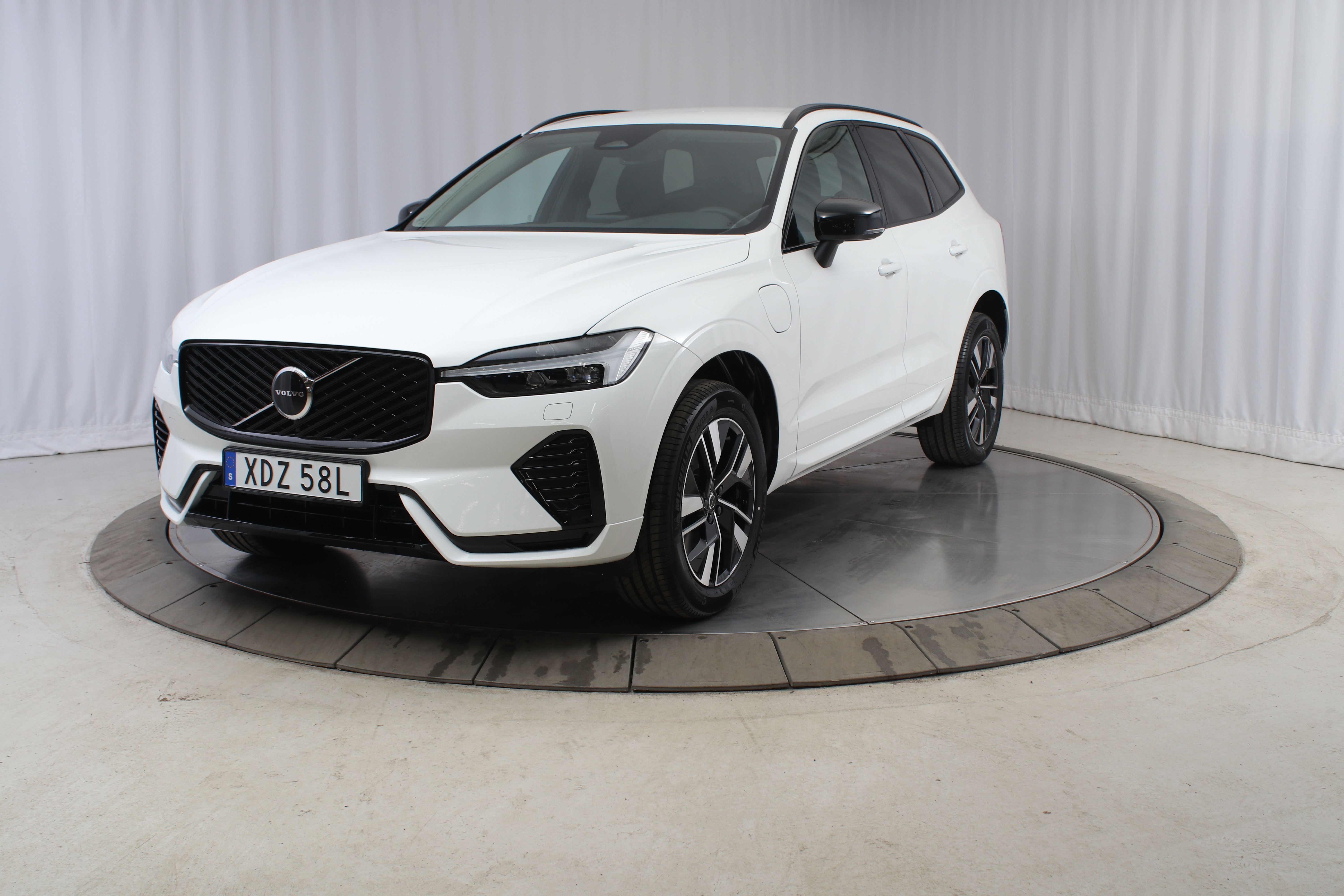 XC60 T6 Plus Dark Nordic Edition image